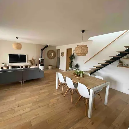 Holiday home De Villa, Avec Piscine Confort, 2km De La Plage. La Seyne-sur-Mer