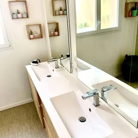 De Villa, Avec Piscine Confort, 2km De La Plage. Holiday home La Seyne-sur-Mer